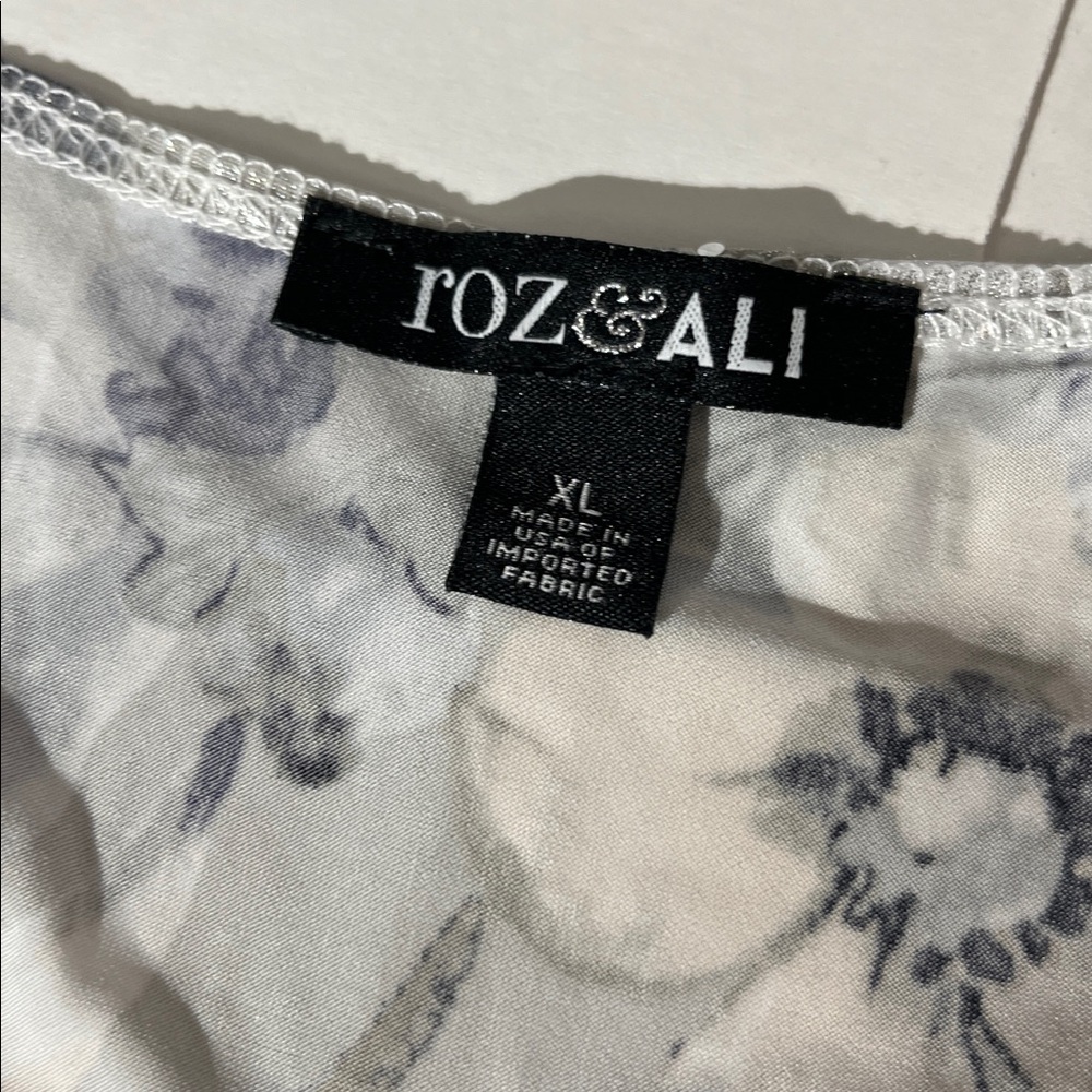 Roz & Ali Womens Silver Floral Blouse V-Neck Bell Sleeves 3/4 sz XL NEW! - Picture 2 of 7